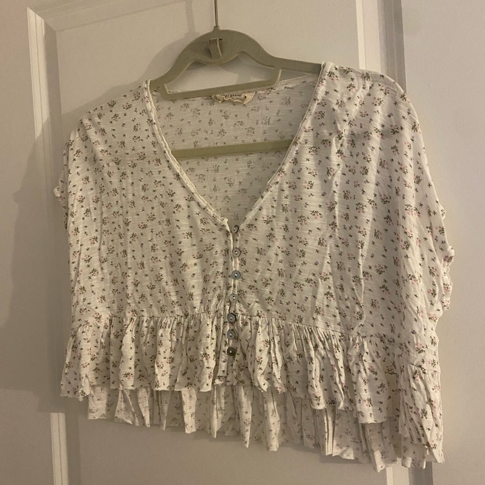 Floral cropped blouse. Super cute!